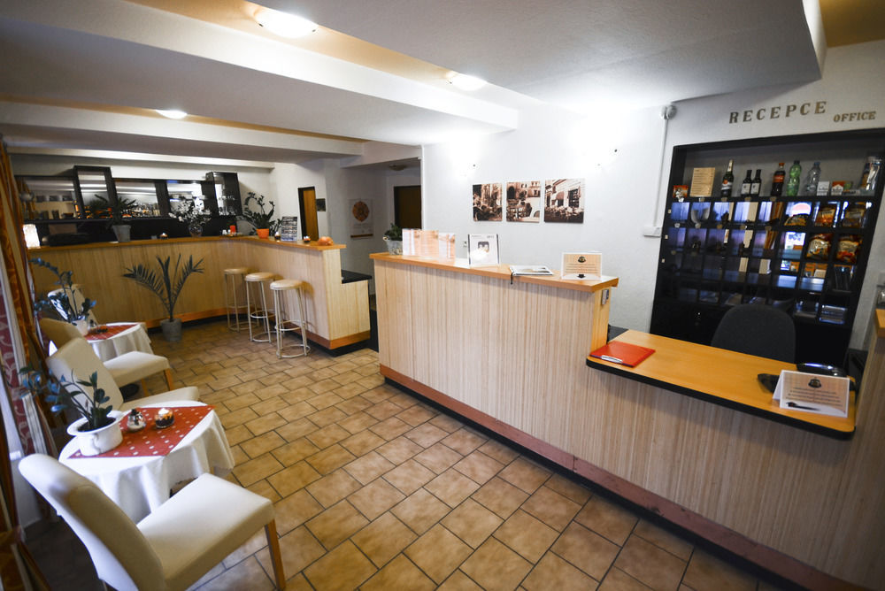 Hotel Paradies Teplice Bagian luar foto