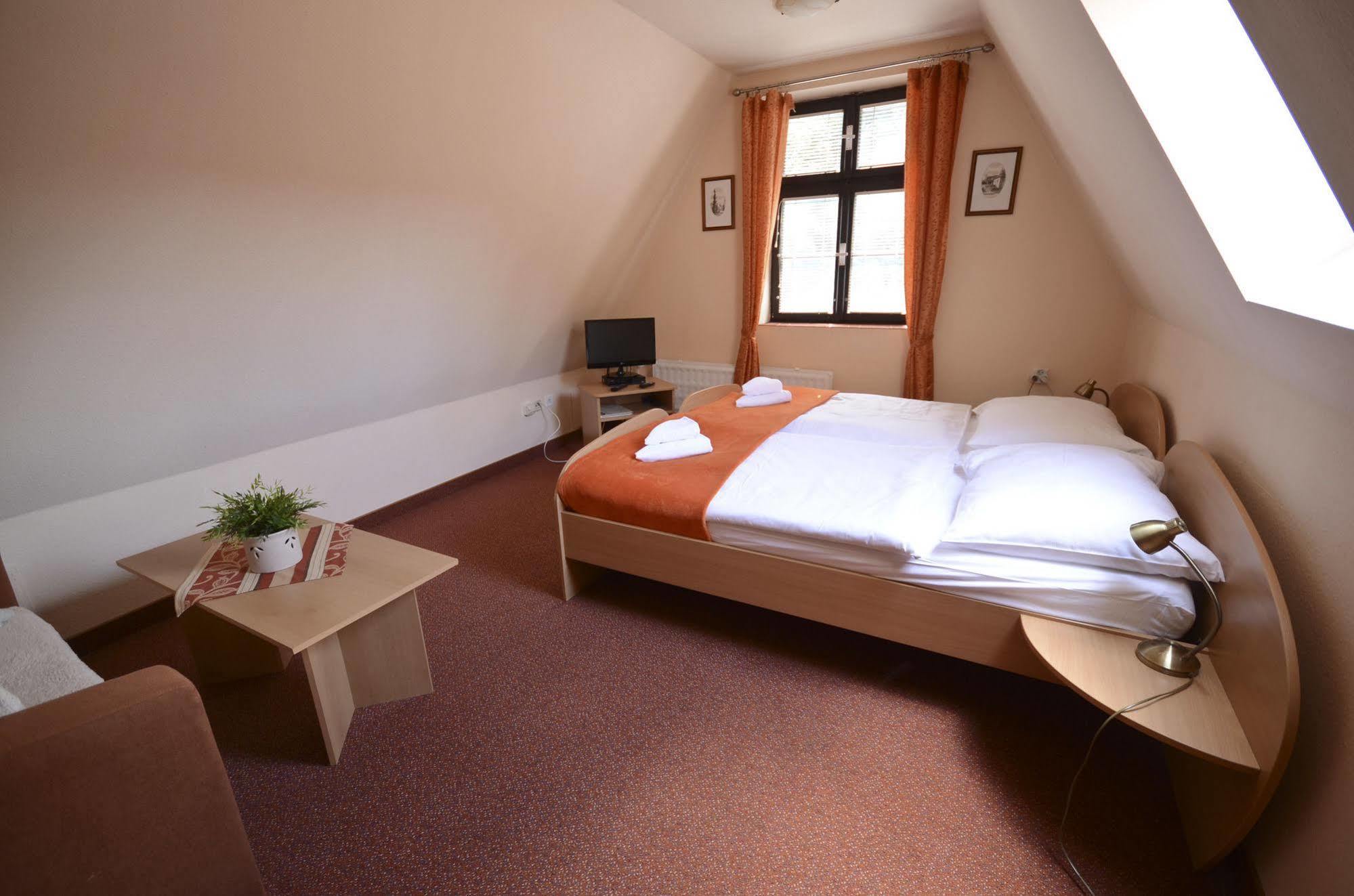 Hotel Paradies Teplice Bagian luar foto