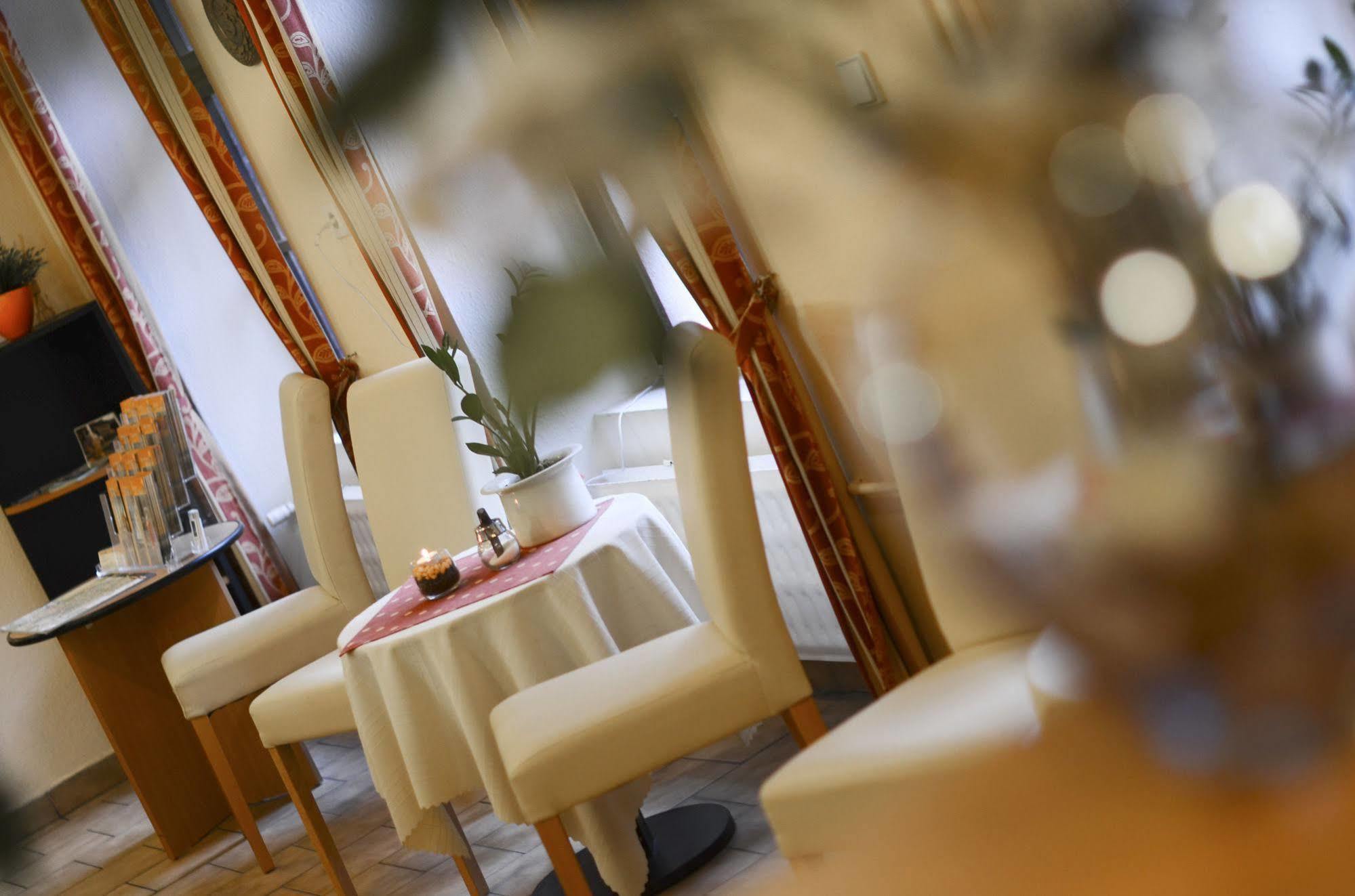 Hotel Paradies Teplice Bagian luar foto