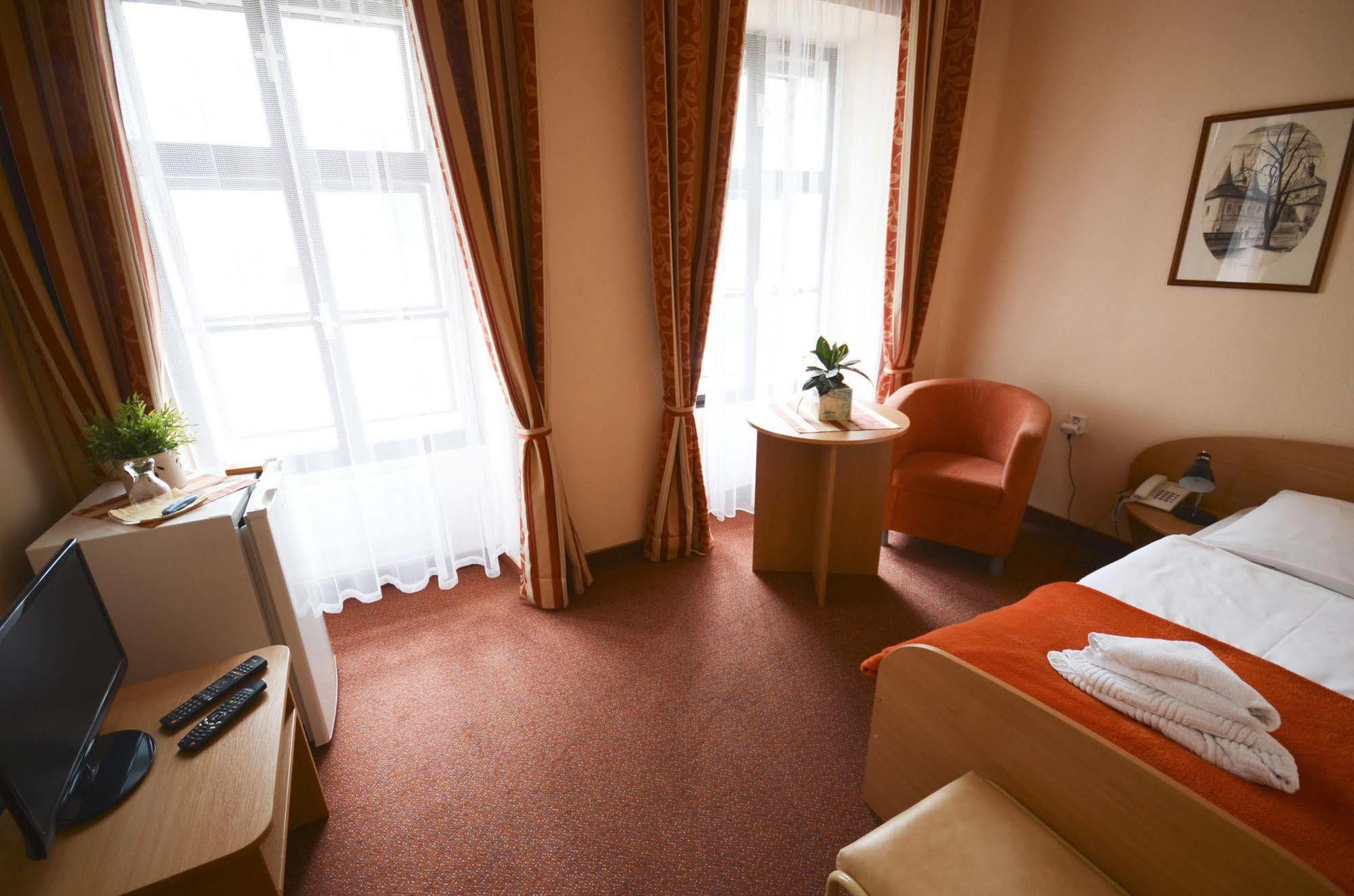 Hotel Paradies Teplice Bagian luar foto
