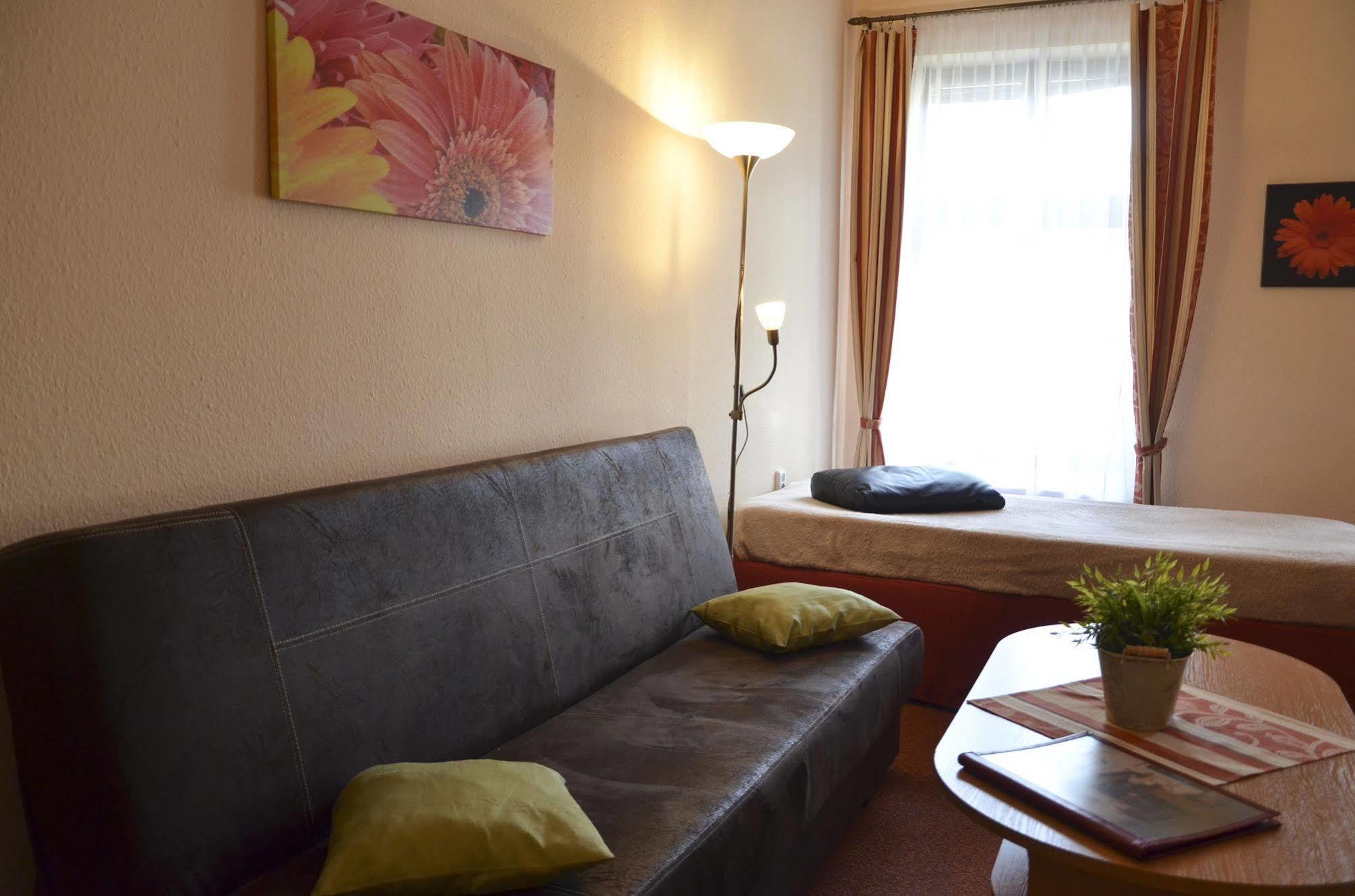 Hotel Paradies Teplice Bagian luar foto
