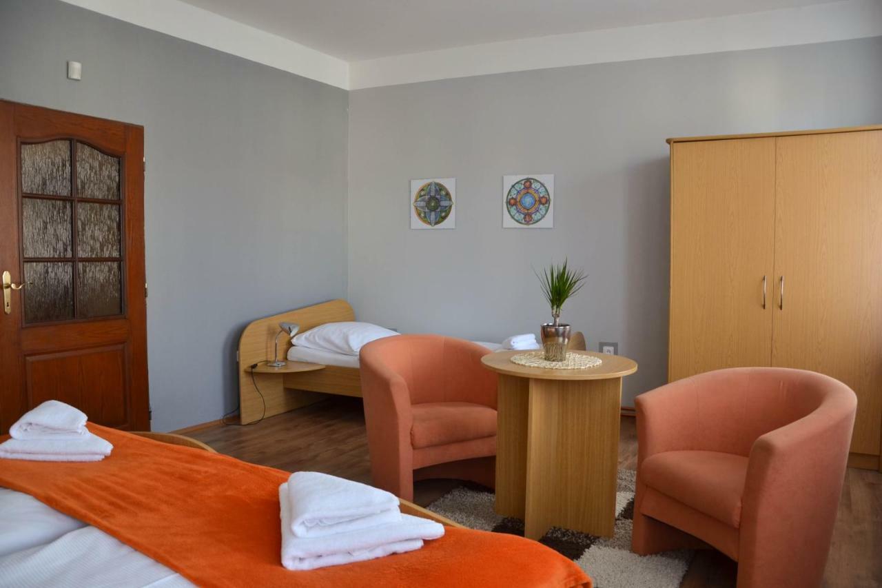Hotel Paradies Teplice Bagian luar foto