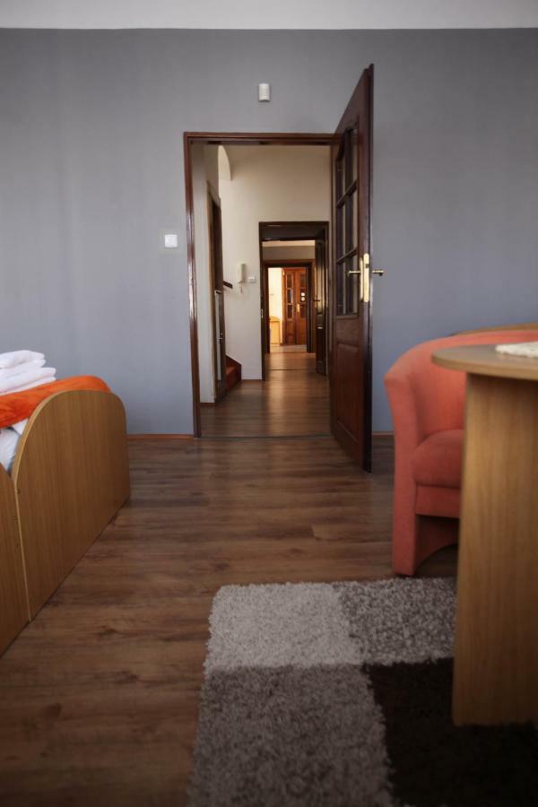 Hotel Paradies Teplice Bagian luar foto