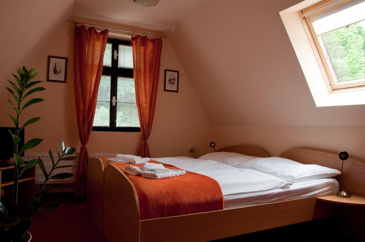 Hotel Paradies Teplice Bagian luar foto
